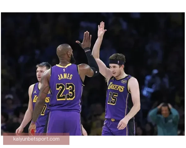 湖人虽败给活塞詹姆斯称赞韧性里夫斯欣赏全队拼搏精神